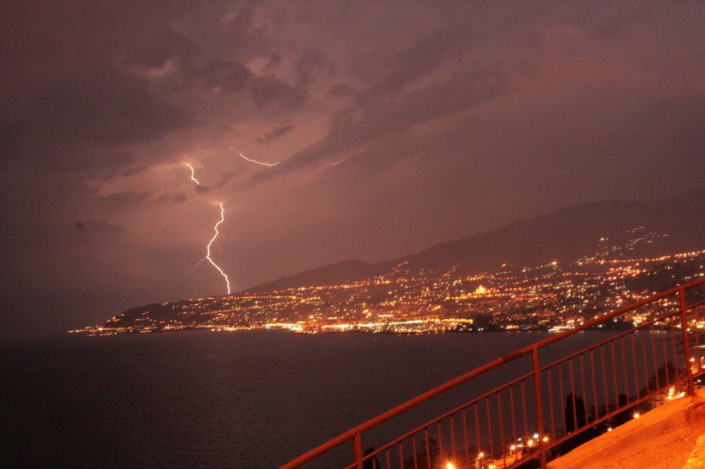 Imperia, fulmine colpisce donne durante escursione