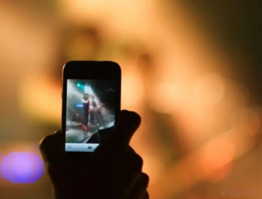 Apple brevetta tecnologia per bloccare iPhone durante concerti