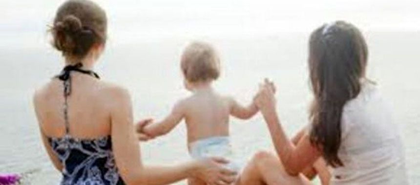 Cassazione riconosce stepchild adoption a coppia gay: realizza preminente intesse del minore