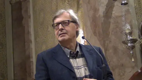 Vittorio Sgarbi ricoverato per colica renale: forte dolore addominale e corsa all'ospedale