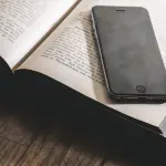 Smartphone utili a scuola: cade divieto introdotto nel 2007