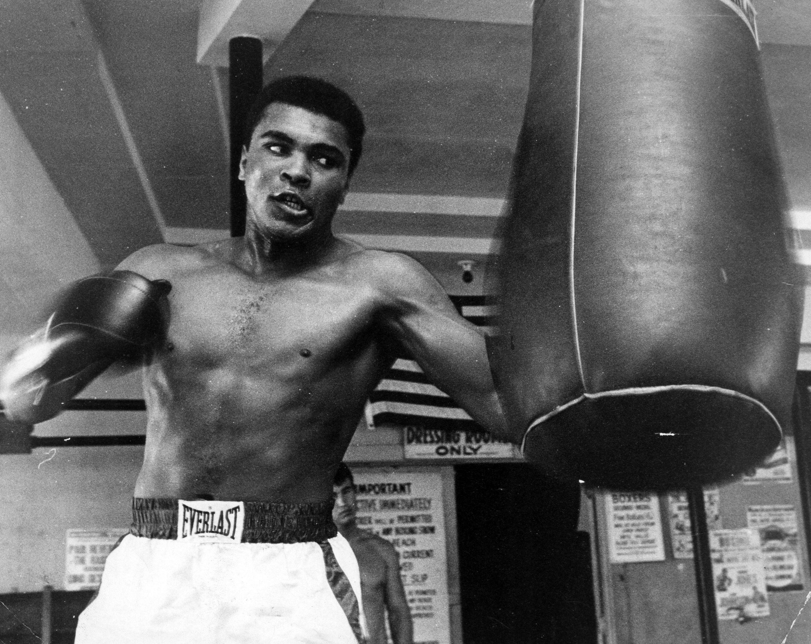 Muhammad Ali si è spento: leggenda della boxe ha perso battaglia contro Parkinson