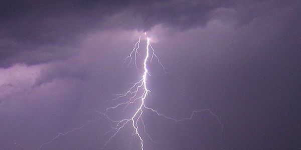 Fulmini in Francia: 3 bimbi in pericolo di vita