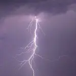 Fulmini in Francia: 3 bimbi in pericolo di vita