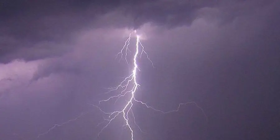 Fulmini in Francia: 3 bimbi in pericolo di vita