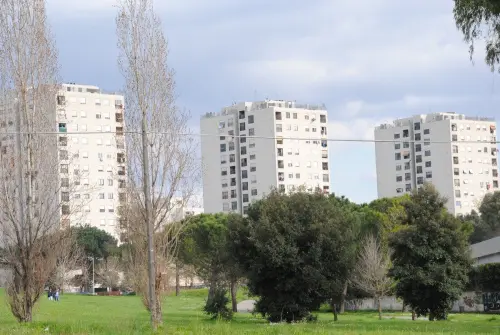 Tor Bella Monaca, anziano sferra coltellata a 46enne: voleva finestra aperta