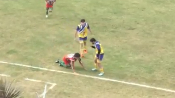 Argentina, calciatore muore in campo dopo scontro con avversario
