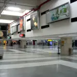 Neo sposa indiana entra in bagno aeroporto e scompare