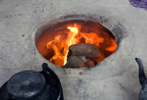 15enne afghana gettata nel forno tandoori dalla cognata