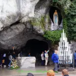 Miracolo a Lourdes? Bimba sorda torna a sentire