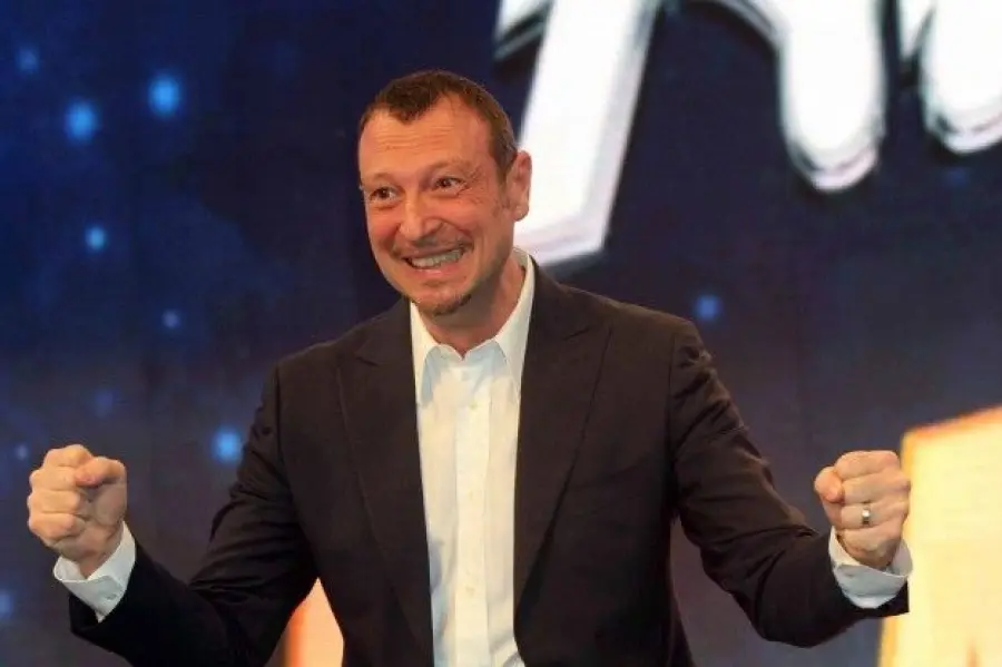 Amadeus sospeso da "Mezzogiorno in Famiglia" dopo gaffe