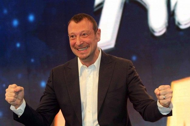 Amadeus sospeso da "Mezzogiorno in Famiglia" dopo gaffe