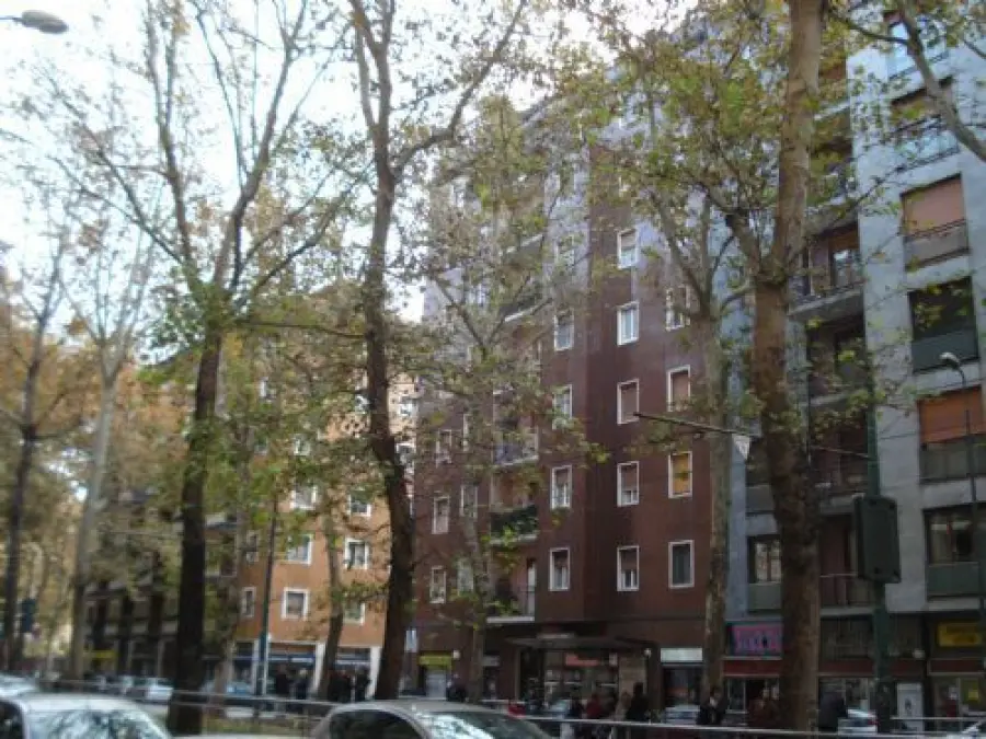 Milano, egiziana getta figlie dalla finestra