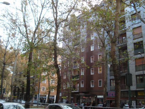 Milano, egiziana getta figlie dalla finestra