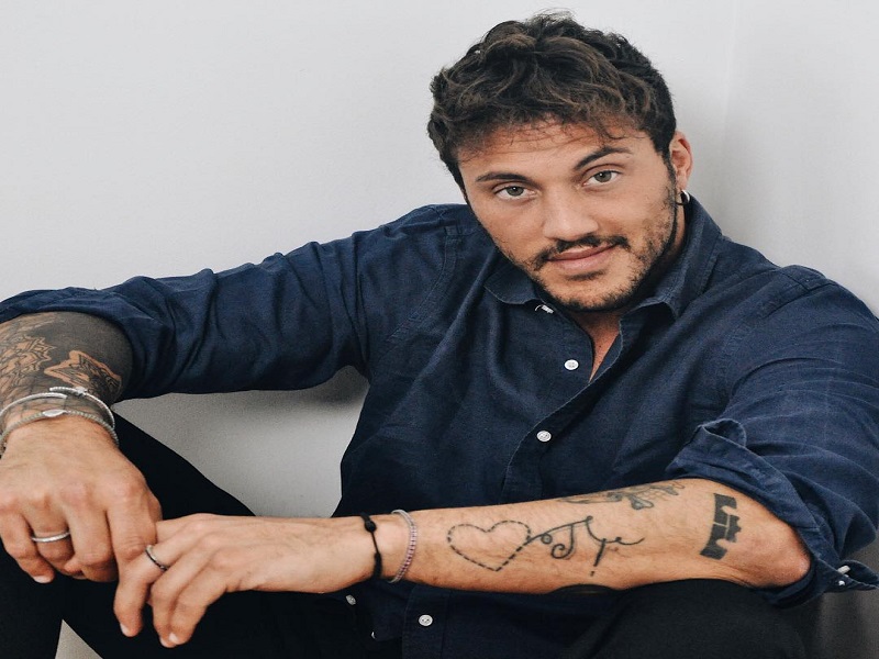 Giulio Raselli a rischio trono classico: a Formentera in dolce compagnia di chi?