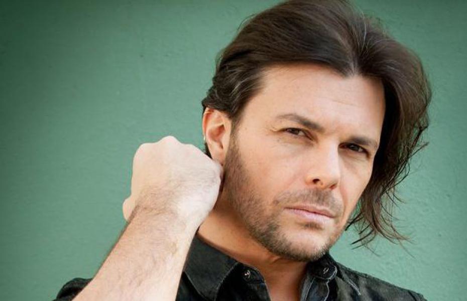 Gianluca Grignani alza il gomito e rimedia intossicazione etilica: ricoverato