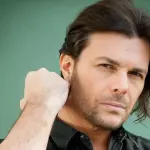 Gianluca Grignani alza il gomito e rimedia intossicazione etilica: ricoverato