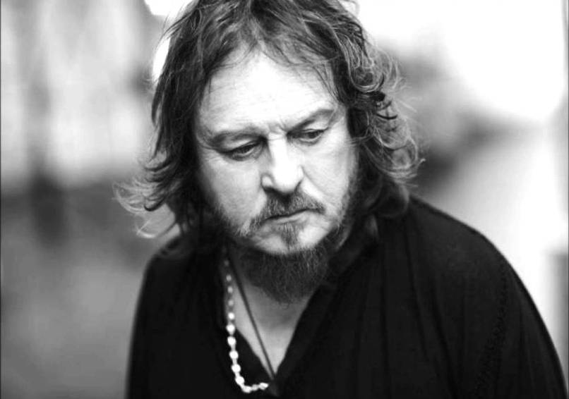 Zucchero omaggia anarchia felina con 