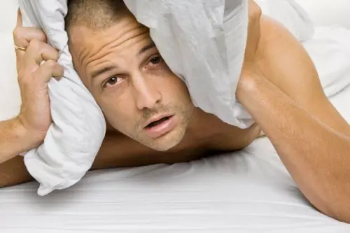 Perché si dorme male sul letto nuovo?