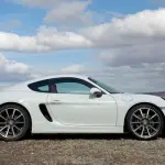 Porsche 718 Cayman equipaggiata con 4 cilindri boxer: da 54.139 euro