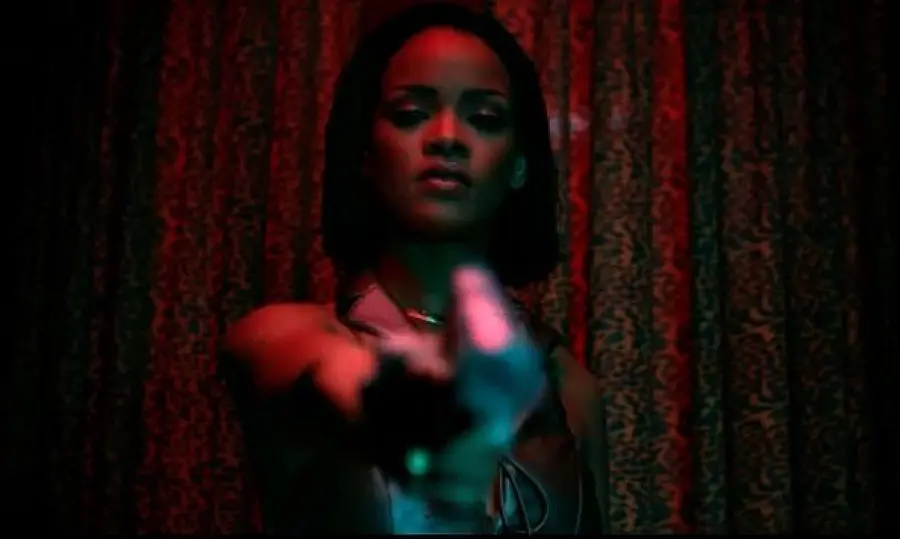 Rihanna seducente nel video di "Needed Me": contenuti hot