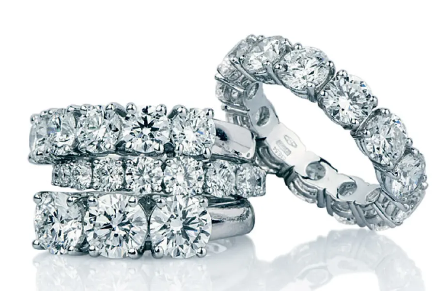 Cosa induce le persone a regalare diamanti?