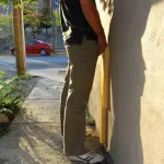 Eboli, rimprovera giovane che urina contro muro: picchiato