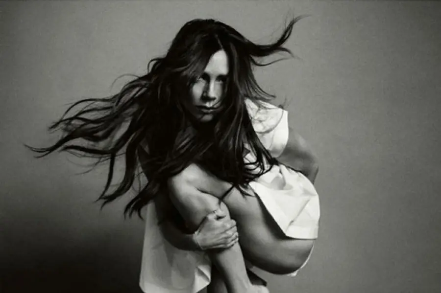 Victoria Beckham: foto su Vogue China ritoccata con Photoshop?