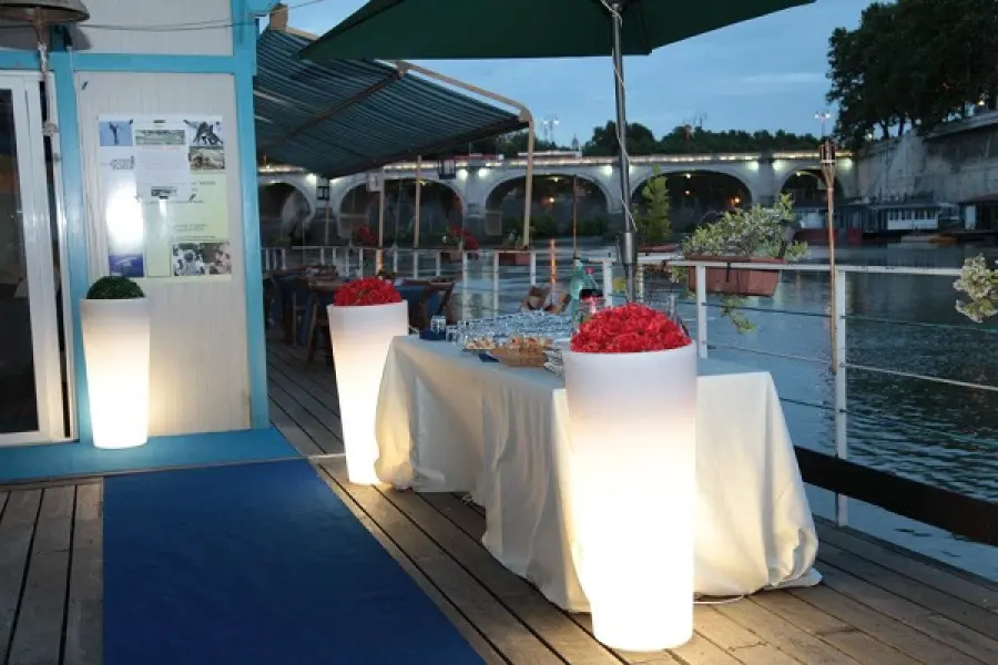 Barcone sul Tevere a Roma per la migliore festa possibile