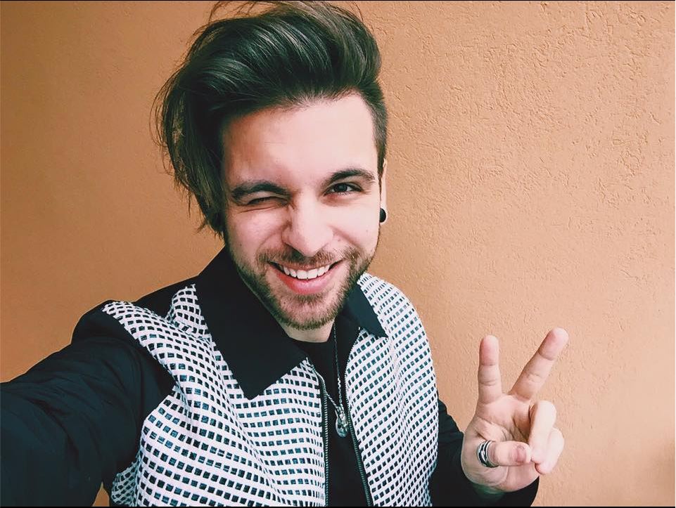 Alessio Bernabei condannato a morte sui social dopo addio ai Dear Jack