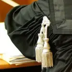 Giudice consumava rapporti con minorenni