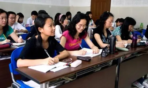 Cina: professore nudo prova a violentare studentessa