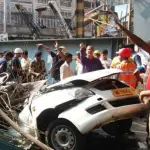 India, cavalcavia crolla: si scava tra le macerie