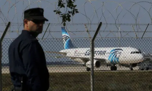 Volo Egypt Air dirottato a Cipro: annuncio su Twitter