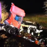 Francia, minibus invade corsia opposta: schianto con tir. 12 morti