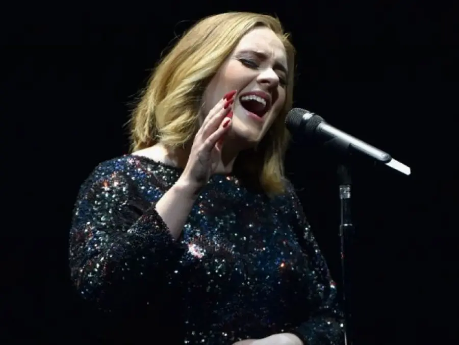 Adele commemora vittime Bruxelles a suon di Bob Dylan