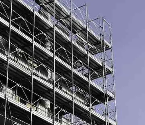 Savona: impalcatura crolla e operaio cade dal quinto piano