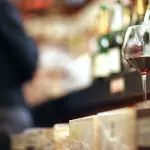 Vino rosso: due bicchieri e mezzo al giorno fanno bene al cervello