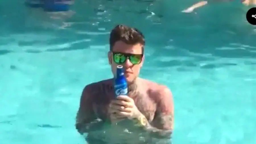 Fedez dà forfait al Jet Club e vola a Miami per divertirsi