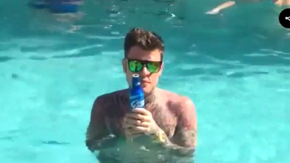 Fedez dà forfait al Jet Club e vola a Miami per divertirsi