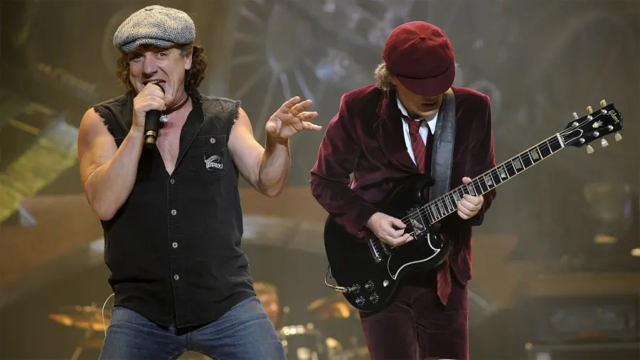 AC/DC: Brian Johnson Rischia Sordità, Tour Sospeso