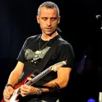 Eros Ramazzotti Canta "Tra Vent'anni" con Katia, ragazza Down: Emozione ad Eboli