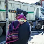 Carabiniere Cosimo Giuliani Coccola Bimba dopo Incidente: Foto Virale