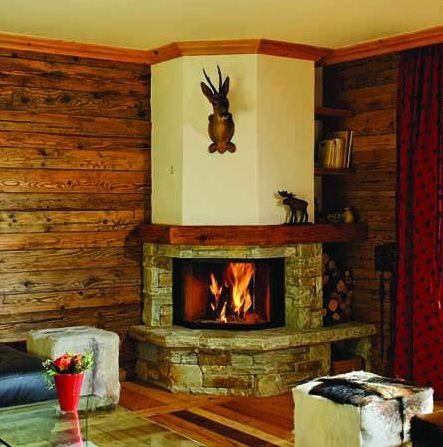 Modena: Lastra di Marmo Camino Travolge Bimba di 4 Anni