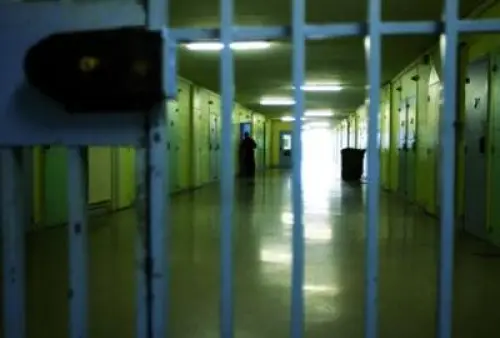 Lucca, Detenuto Muore per Inalazione Gas: Suicidio o Bravata?