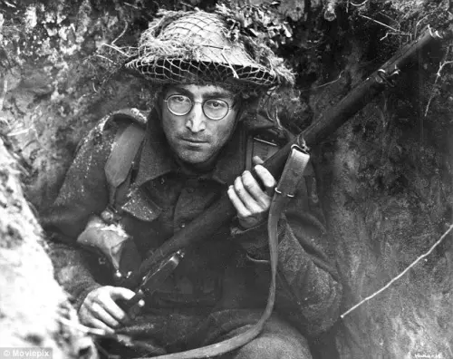 John Lennon: Ciocca di Capelli Venduta per 35.000 Dollari in Texas