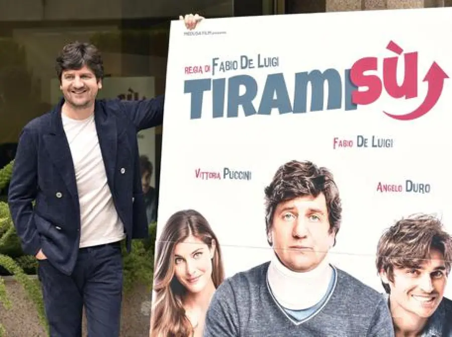 Fabio De Luigi Debutta alla Regia con "Tiramisù": dal 25 Febbraio al Cinema