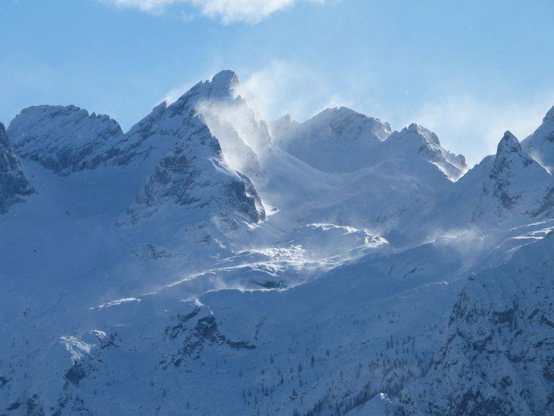 Maestro di Sci Cade a Misurina e Muore sul Colpo: senza Casco