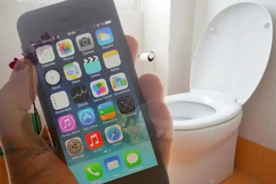 Batteri Resistenti agli Antibiotici per Colpa degli Smartphone