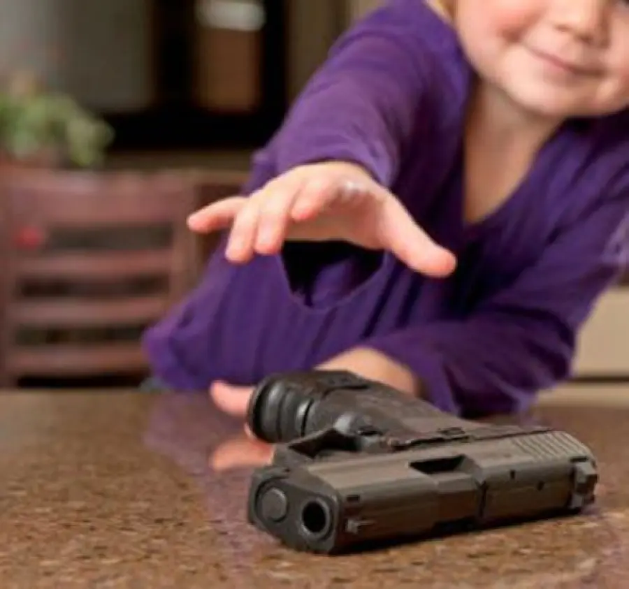 Alabama, Trova Pistola Carica sul Comodino e Spara alla Sorellina (VIDEO)